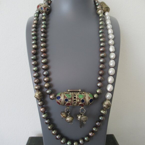 VTG Real Pearls Hand Tied Two Tone w/ Ancient Engrave Metal Beads Extra Long 51" - Picture 4 of 14